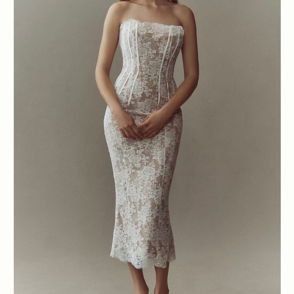 V. Chapman Capulet Strapless Corset Chantilly Lace Midi Dress